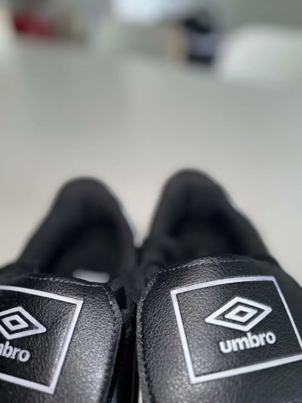 Umbro Sala II Indoor Soccer Futsal Shoes Black Gum Sole - Picture 7 of 13